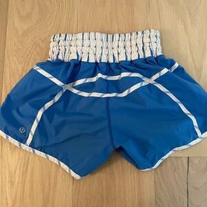 Lululemon Size 6 Tracker Short II Deauville Stripe Pipe Dream Blue White Run Sz